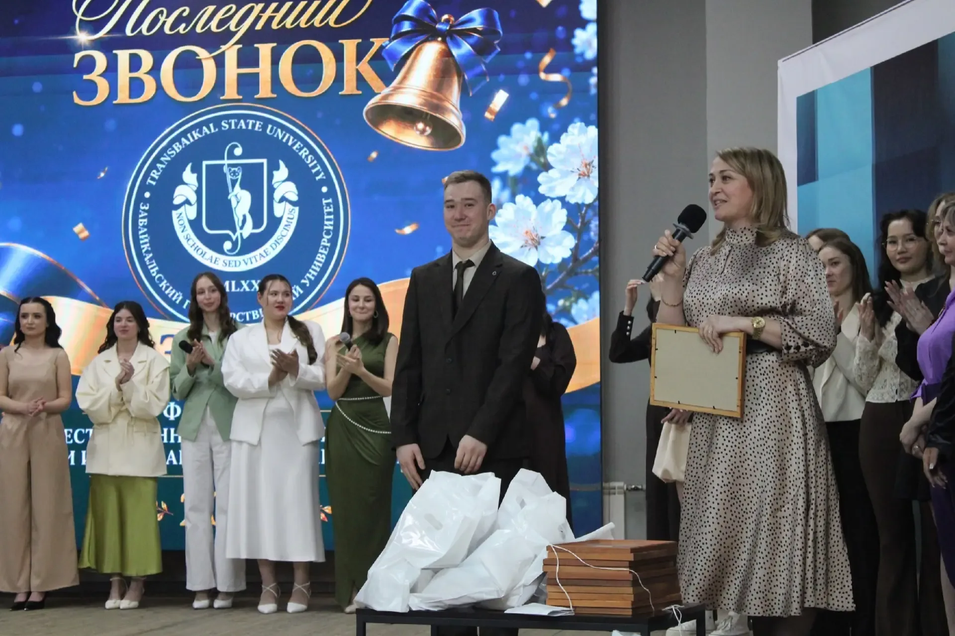 В Забайкальском государственном университете прозвенел последний звонок для выпускников Факультета е
