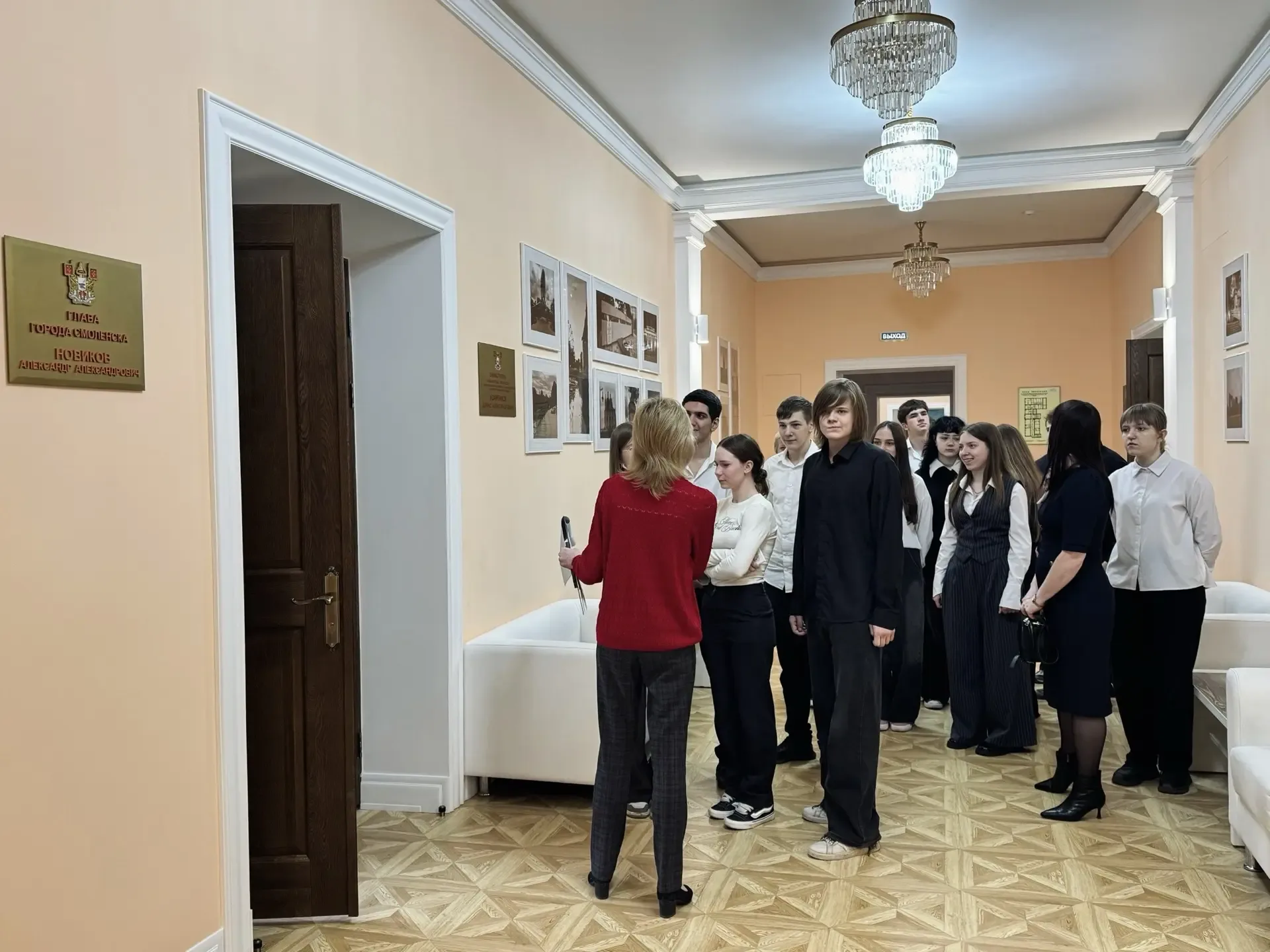 Сегодня в Администрацию города на экскурсию пришли ученики школы №22 — ребятам показали, как мы рабо