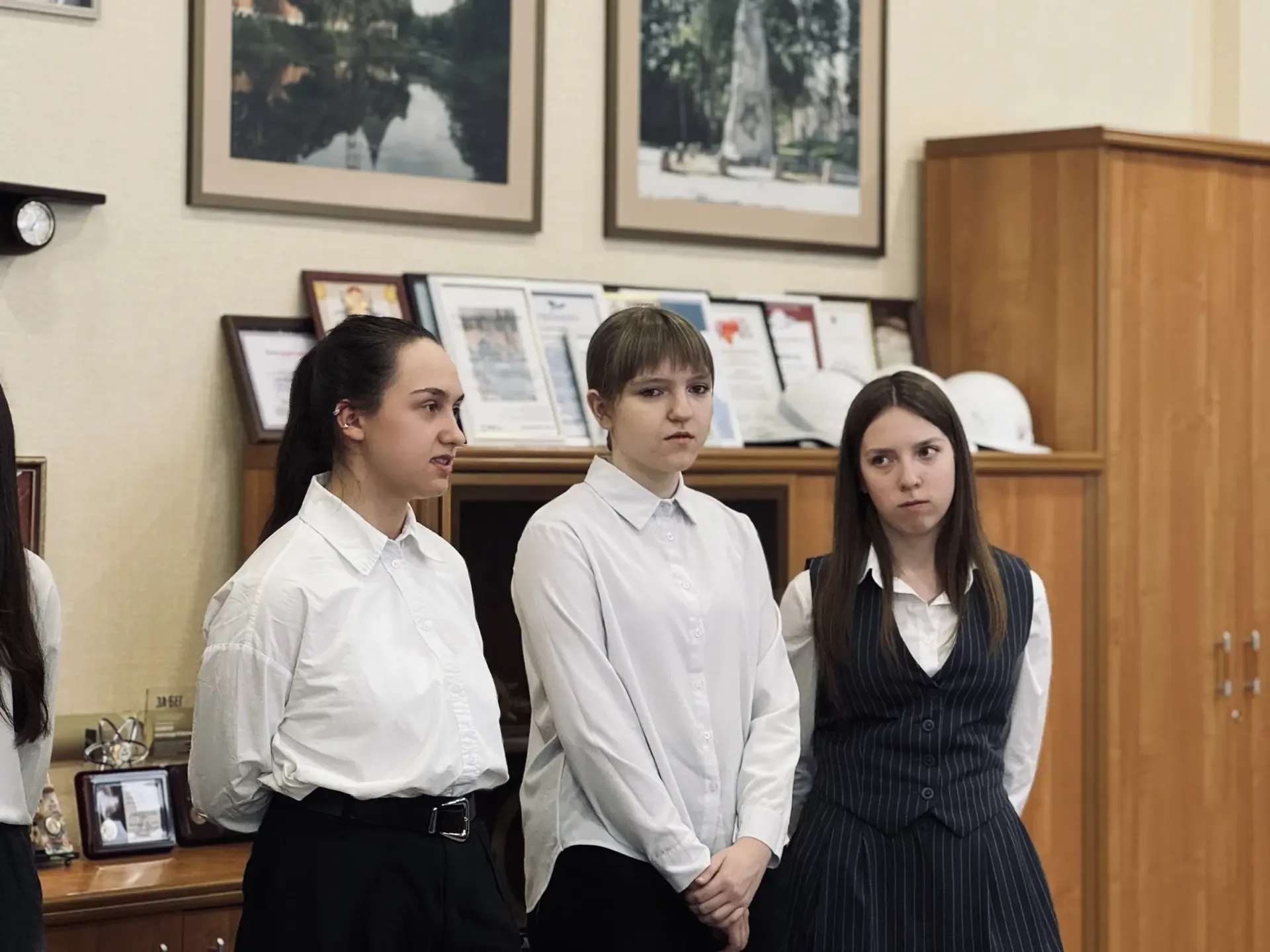 Сегодня в Администрацию города на экскурсию пришли ученики школы №22 — ребятам показали, как мы рабо