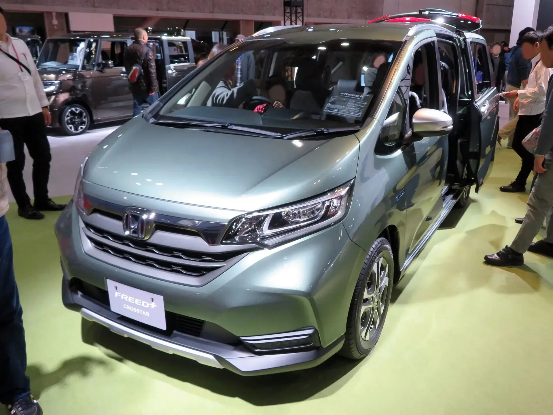 🚐🔥 Honda Freed за 1,7 млн в России: минивэн, который делает Largus нервным Пока рынок спорит, что бр