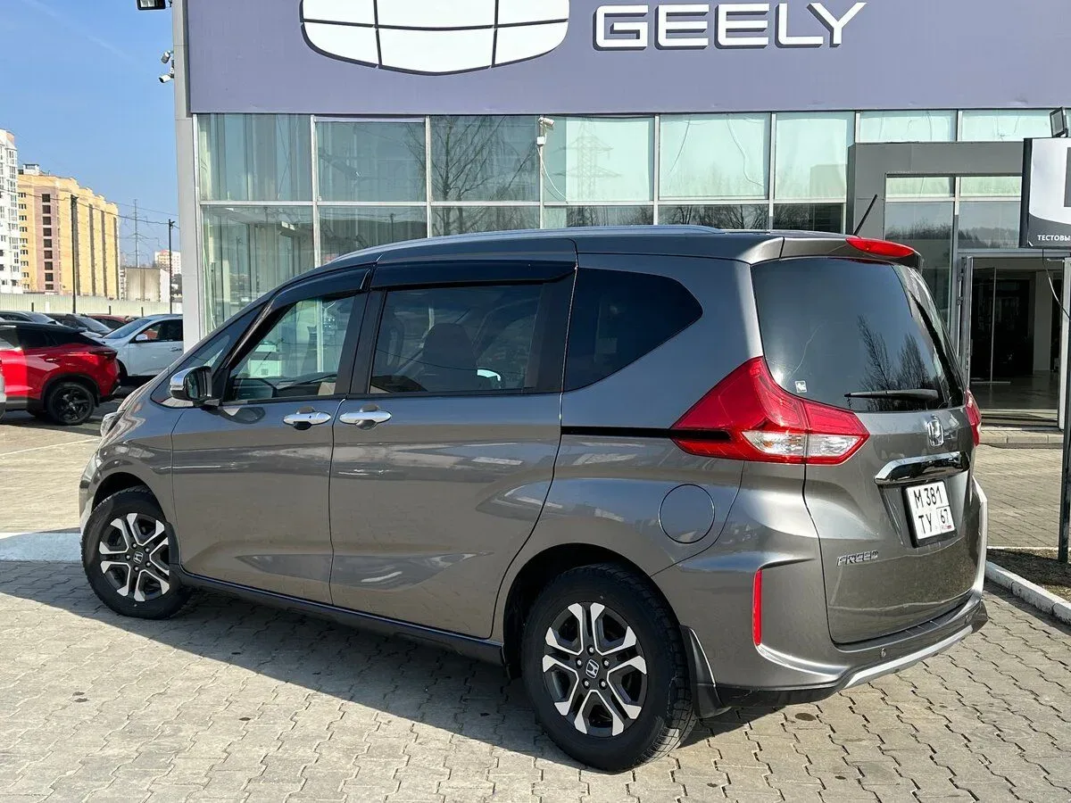 🚐🔥 Honda Freed за 1,7 млн в России: минивэн, который делает Largus нервным Пока рынок спорит, что бр