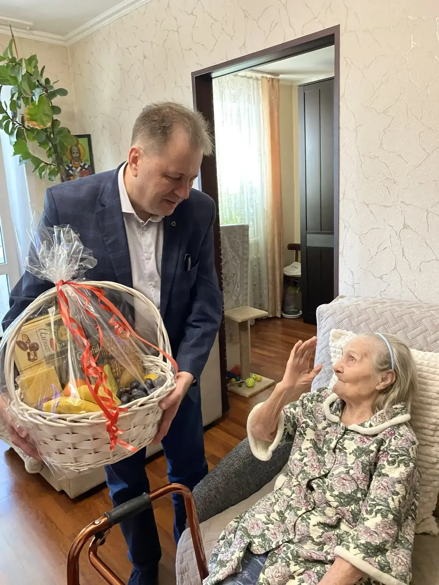 🎖️Руководители областного минздрава поздравили ветеранов Великой Отечественной войны с Днем Победы  