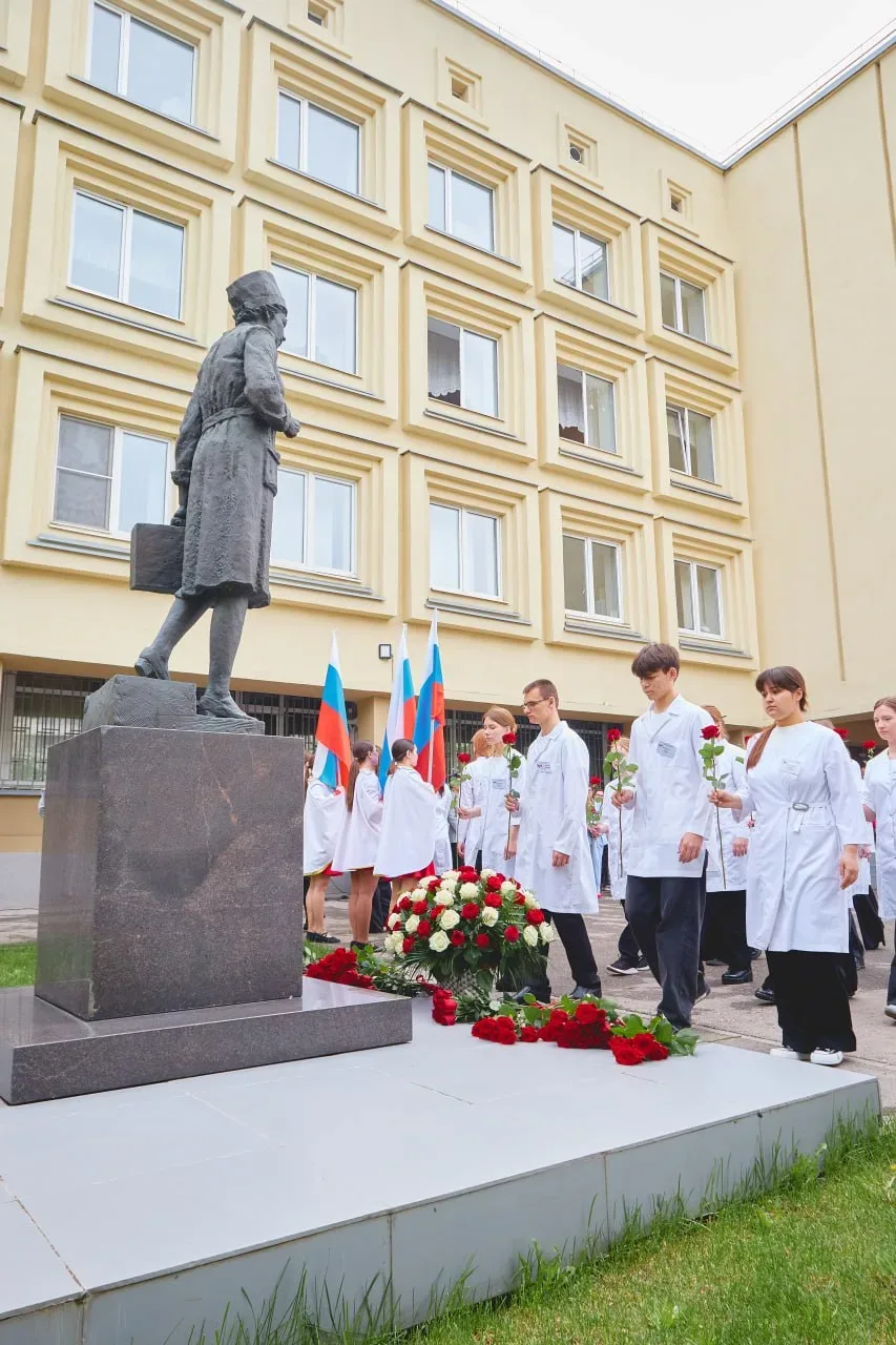 ❤️«Быть достойными памяти всех наших выпускников»: в медицинском колледже имени Нины Ляпиной отметил