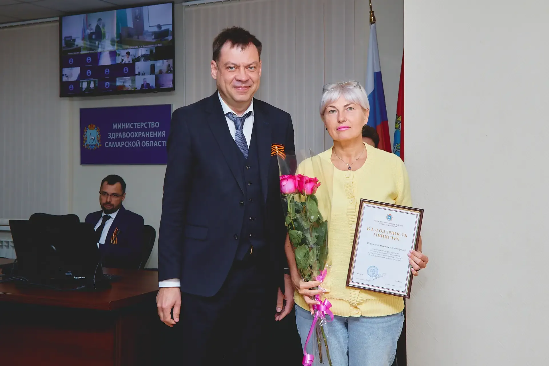 🌸Андрей Орлов вручил отраслевые награды медицинским сестрам и поздравил их с профессиональным праздн