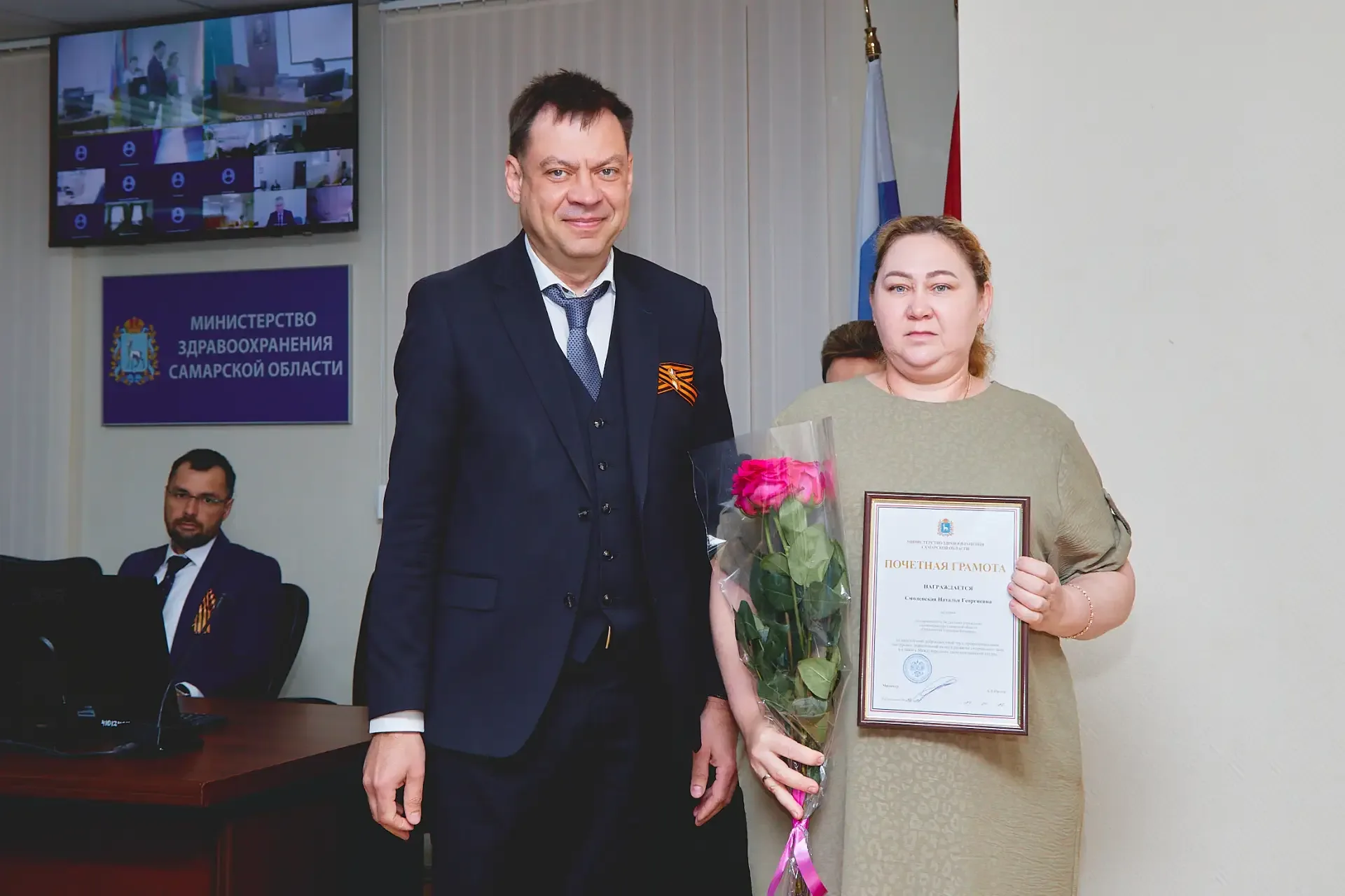 🌸Андрей Орлов вручил отраслевые награды медицинским сестрам и поздравил их с профессиональным праздн