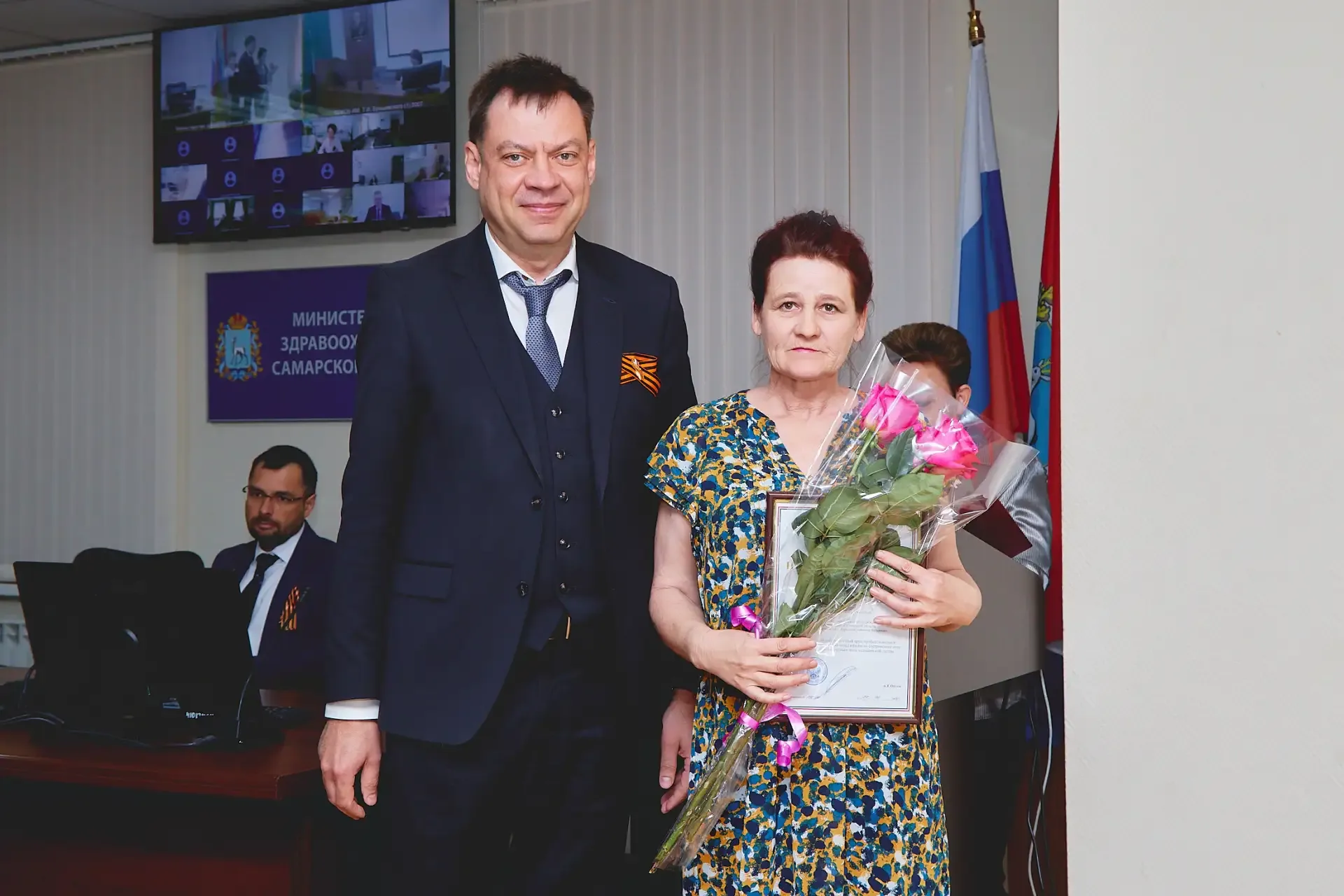 🌸Андрей Орлов вручил отраслевые награды медицинским сестрам и поздравил их с профессиональным праздн