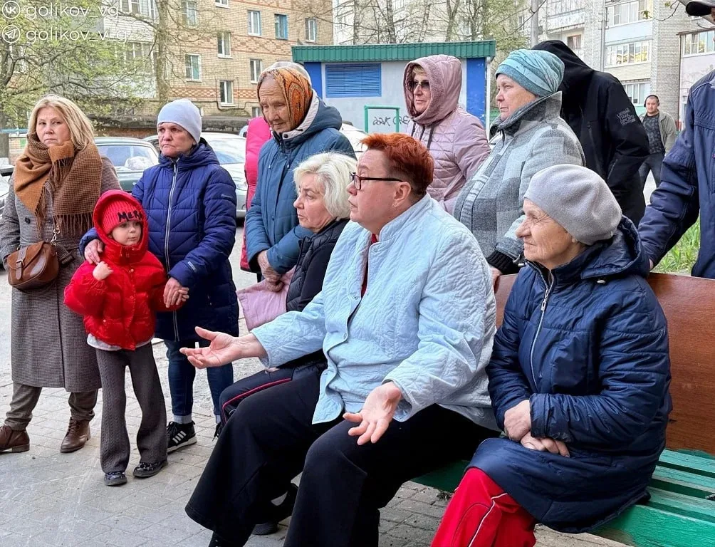 В Губкине обсудили ход капремонта с жильцами многоквартирного дома  Глава администрации округа Васил
