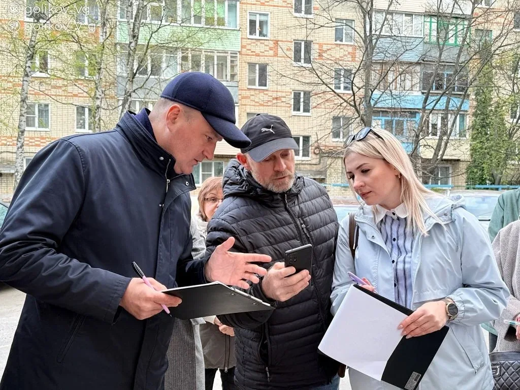 В Губкине обсудили ход капремонта с жильцами многоквартирного дома  Глава администрации округа Васил