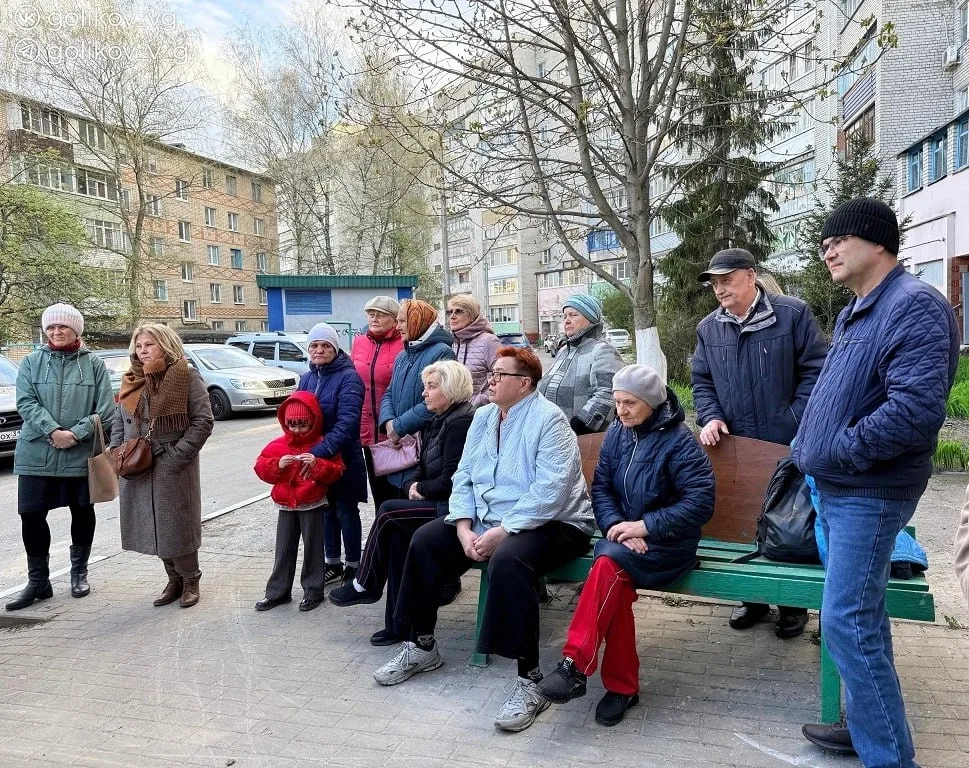 В Губкине обсудили ход капремонта с жильцами многоквартирного дома  Глава администрации округа Васил
