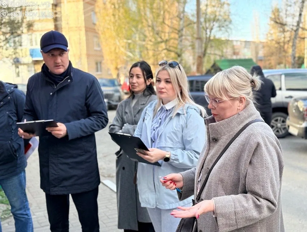 В Губкине обсудили ход капремонта с жильцами многоквартирного дома  Глава администрации округа Васил