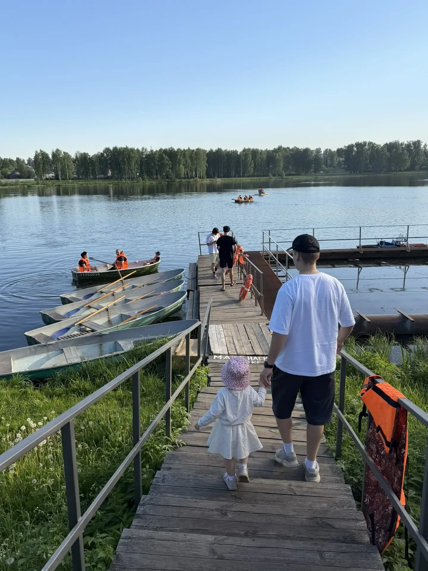 Одним летним вечером🌼 Представляете, предпоследнее фото это нас Софа так красиво сфоткала… как время