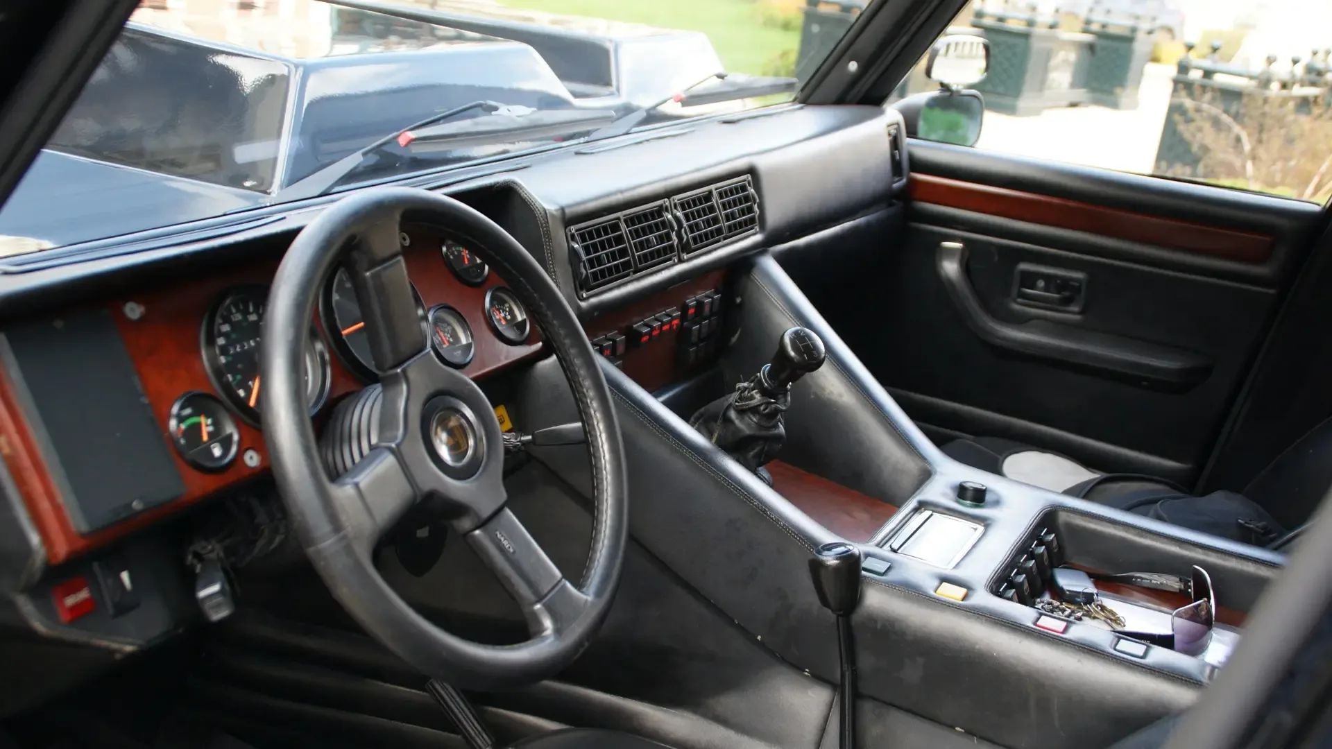 💪 Танк вместо спорткара. Редкие автомобили DRIVE2  Всего два экземпляра Lamborghini LM-002 зарегистр