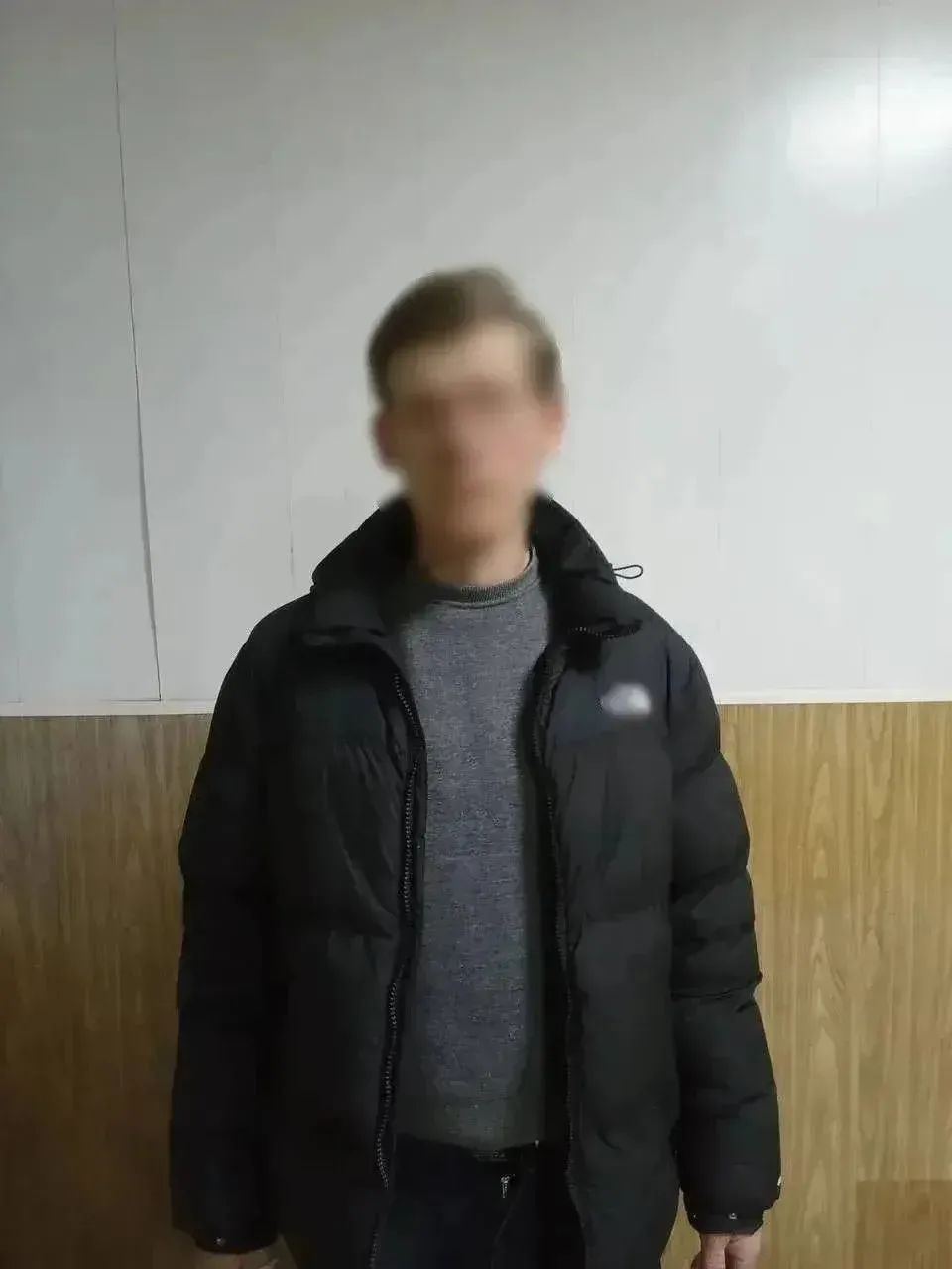Объявили в розыск мужчину, который со спущенными штанами шел к 11-летней девочке.  Против него возбу