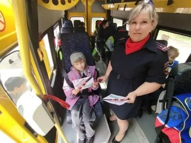 🚦Ржевские автоинспекторы провели урок безопасности в Глебовской школе   🔺Ребята осваивали правила до