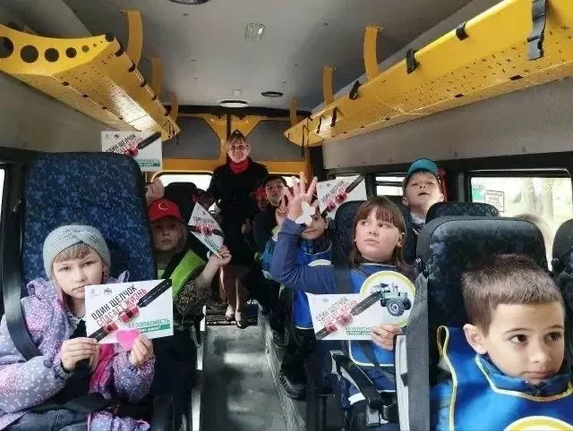 🚦Ржевские автоинспекторы провели урок безопасности в Глебовской школе   🔺Ребята осваивали правила до