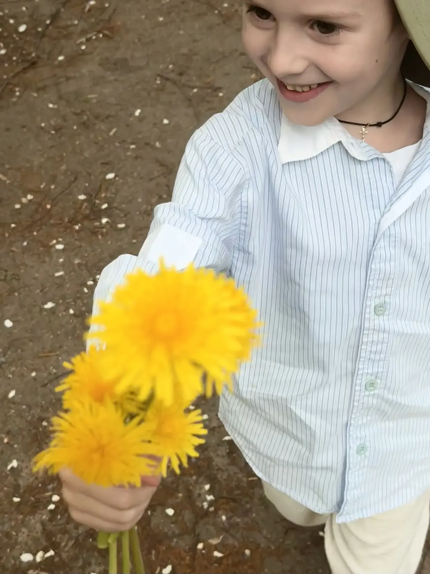 Вижу сын идёт и руки за спиной держит, а там…☺️😍♥️