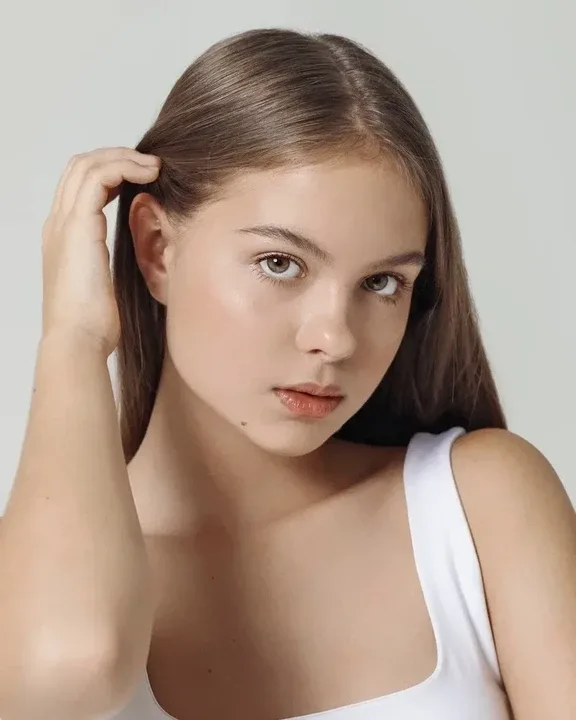Бесплатный кастинг в Москве и МО!💜  Ищем мам, бабушек и их детей от 4 до 17 лет в модельную школу.  