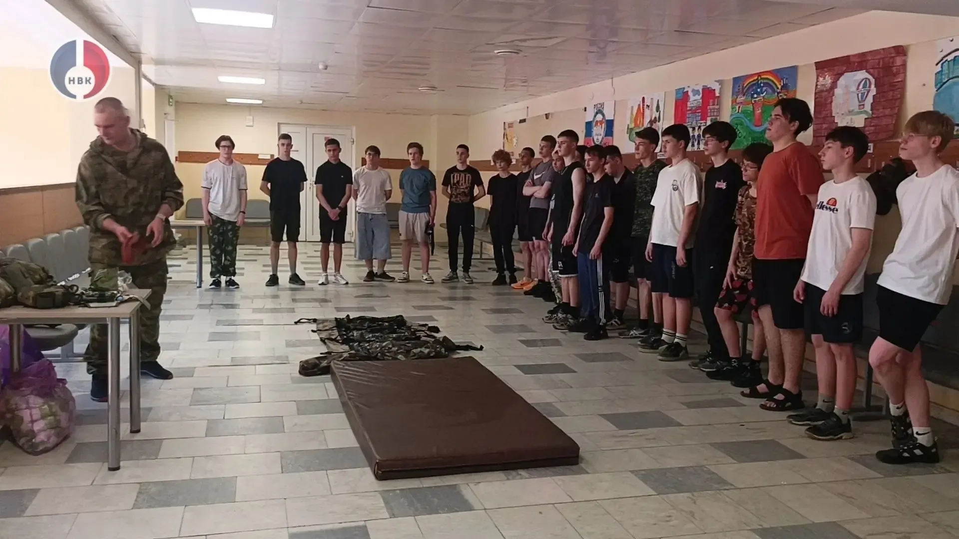 В «Самоцветах» – без учебников: строевая, медицина и соревнования на свежем воздухе  В загородном де