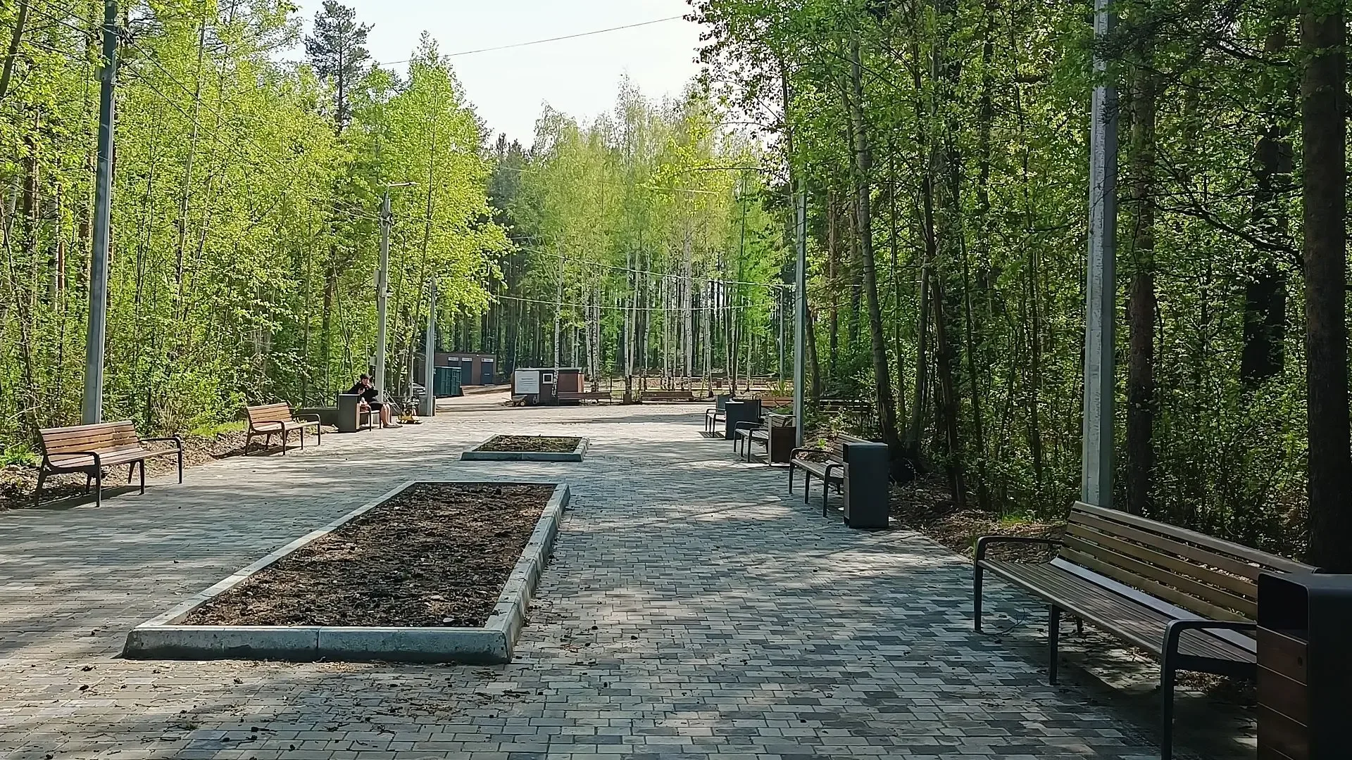 Старый Новый парк готовится к открытию  Чуть меньше двух недель остается до начала лета. Со стартом 