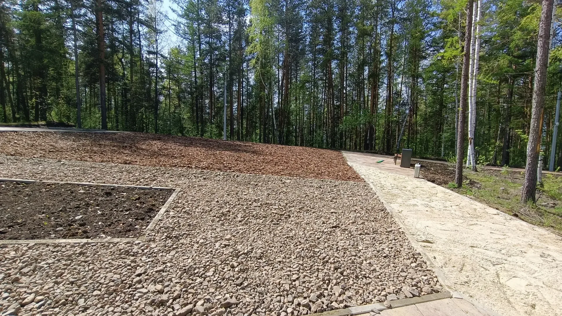 Старый Новый парк готовится к открытию  Чуть меньше двух недель остается до начала лета. Со стартом 