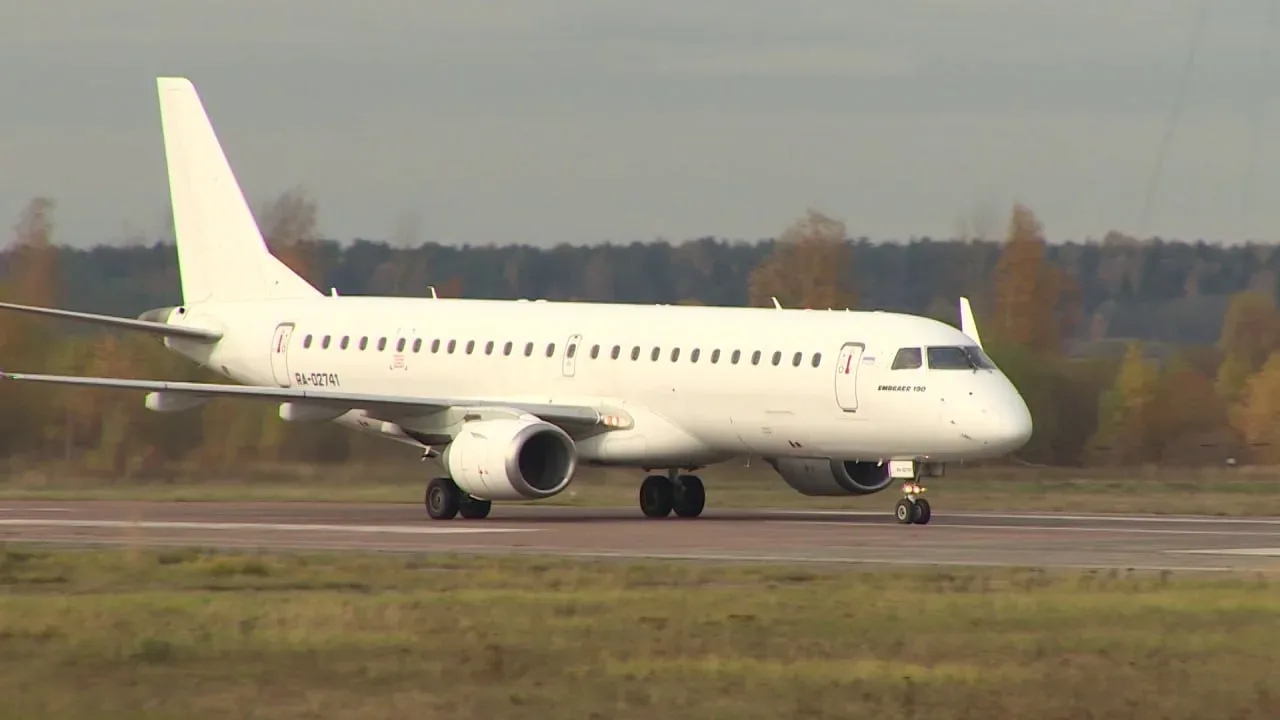 ❌🛩️ Ярославский аэропорт закрыт для полетов  Ограничения ввели ранним утром в 4:03. 🚨 Воздушная гава
