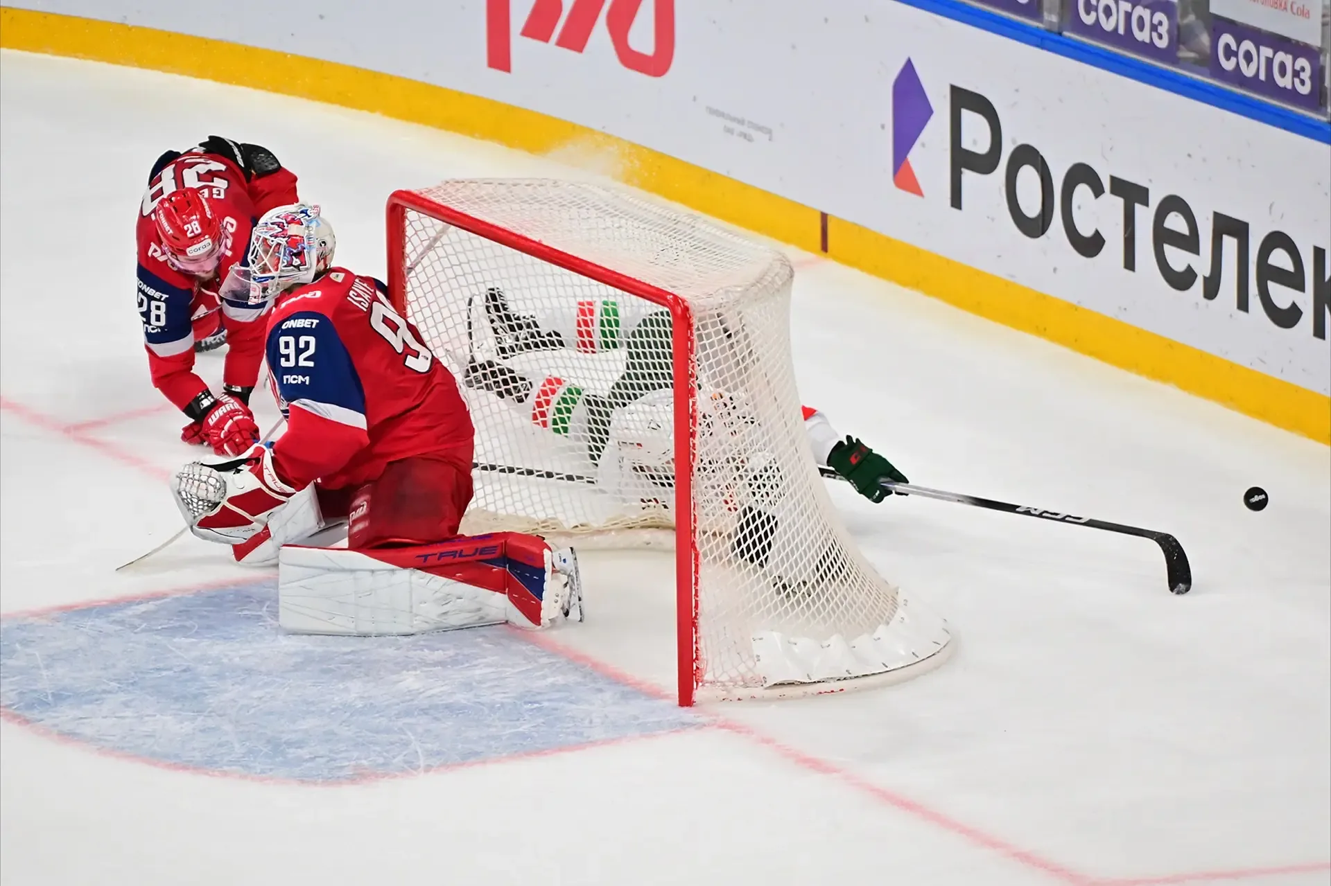 🏒 Ярославский «Локомотив» одержал третью победу в финальной серии плей-офф   🏆Остался всего шаг до г