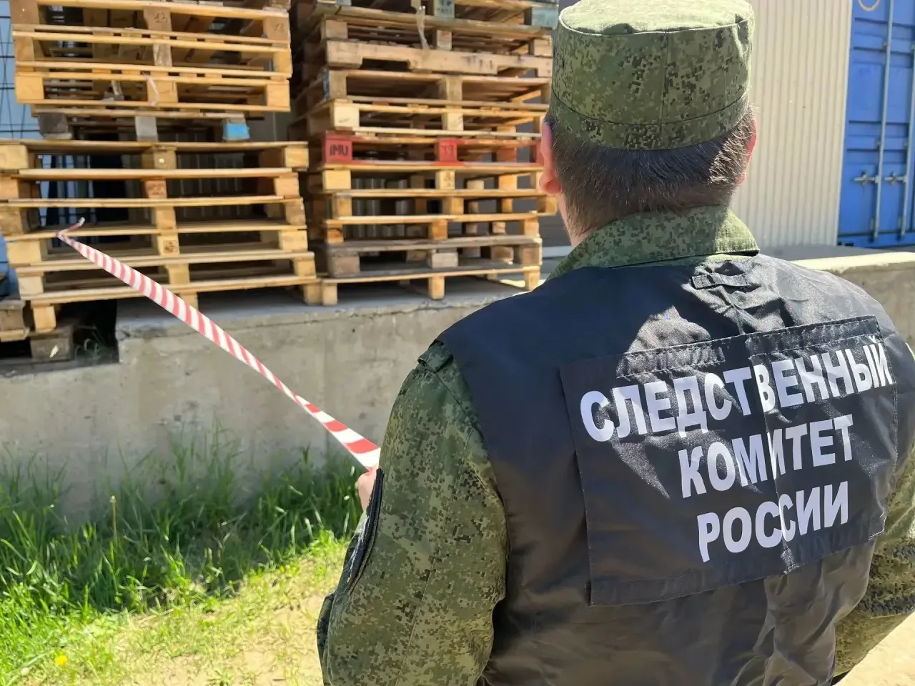 В Иволгинском районе при пожаре погибли бабушка и внучка — искры от болгарки попали на сухую траву  