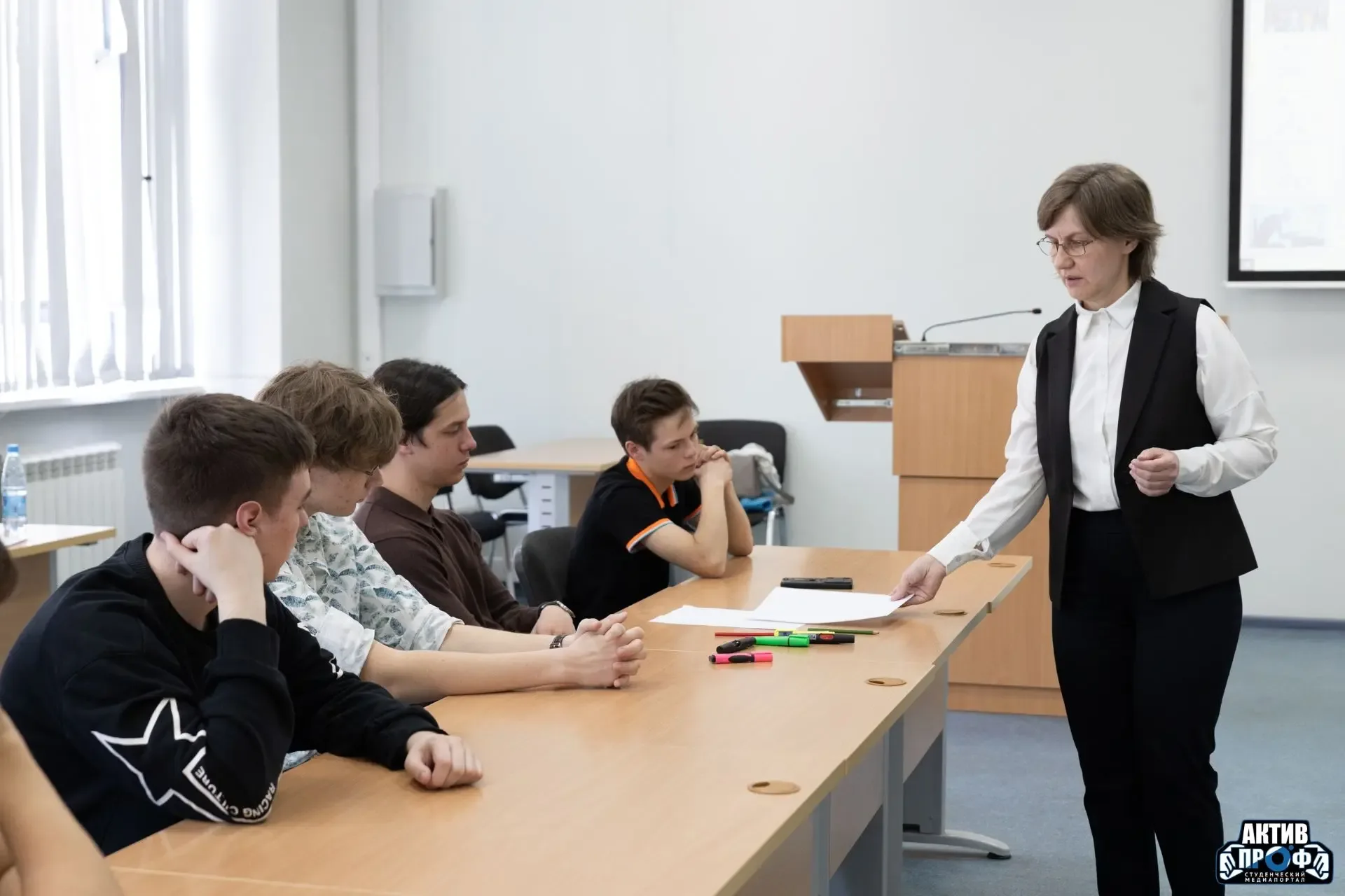 В Набережночелнинском институте КФУ прошли открытые кураторские часы  О чем говорить со студентами с