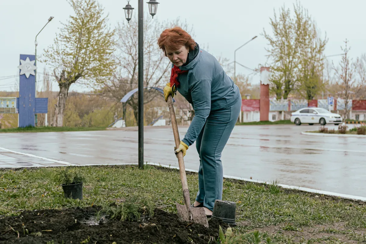 Эстафета труда в военном городке: юнармейцы и «первые» возродили традиции Первомая ⚡  В праздник Вес