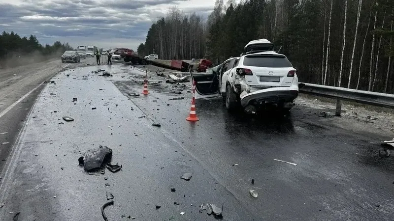 Семья из Сургута попала в серьезное ДТП на трассе в Тюменской области  На 401-м километре дороги Тюм