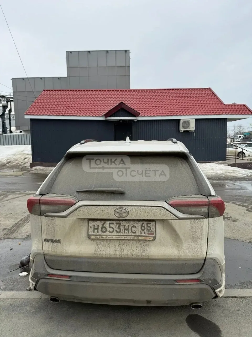 ❗️Неизвестный врезался в Toyota RAV4 в Южно-Сахалинске и уехал  Госавтоинспекция продолжает искать о