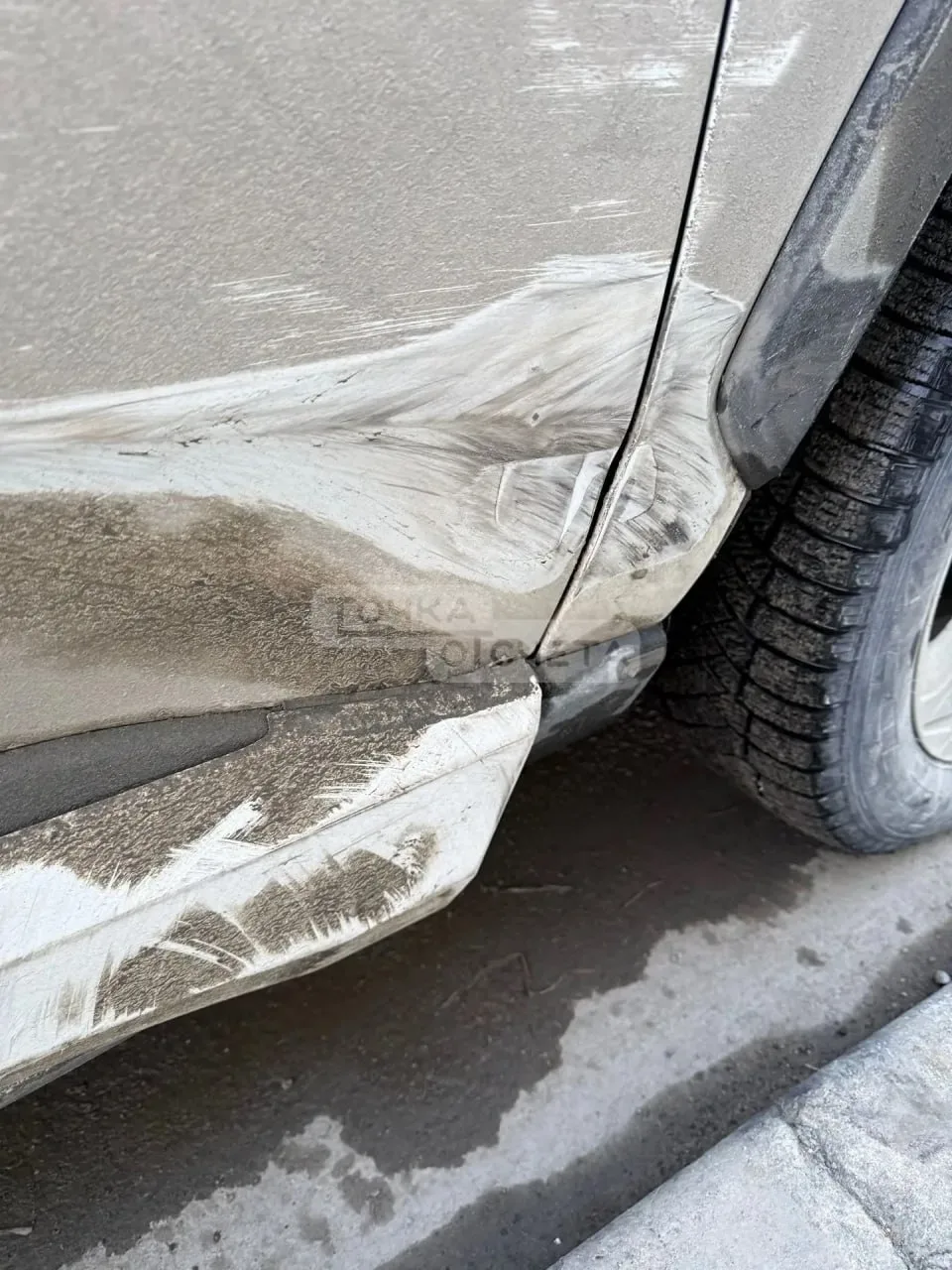 ❗️Неизвестный врезался в Toyota RAV4 в Южно-Сахалинске и уехал  Госавтоинспекция продолжает искать о