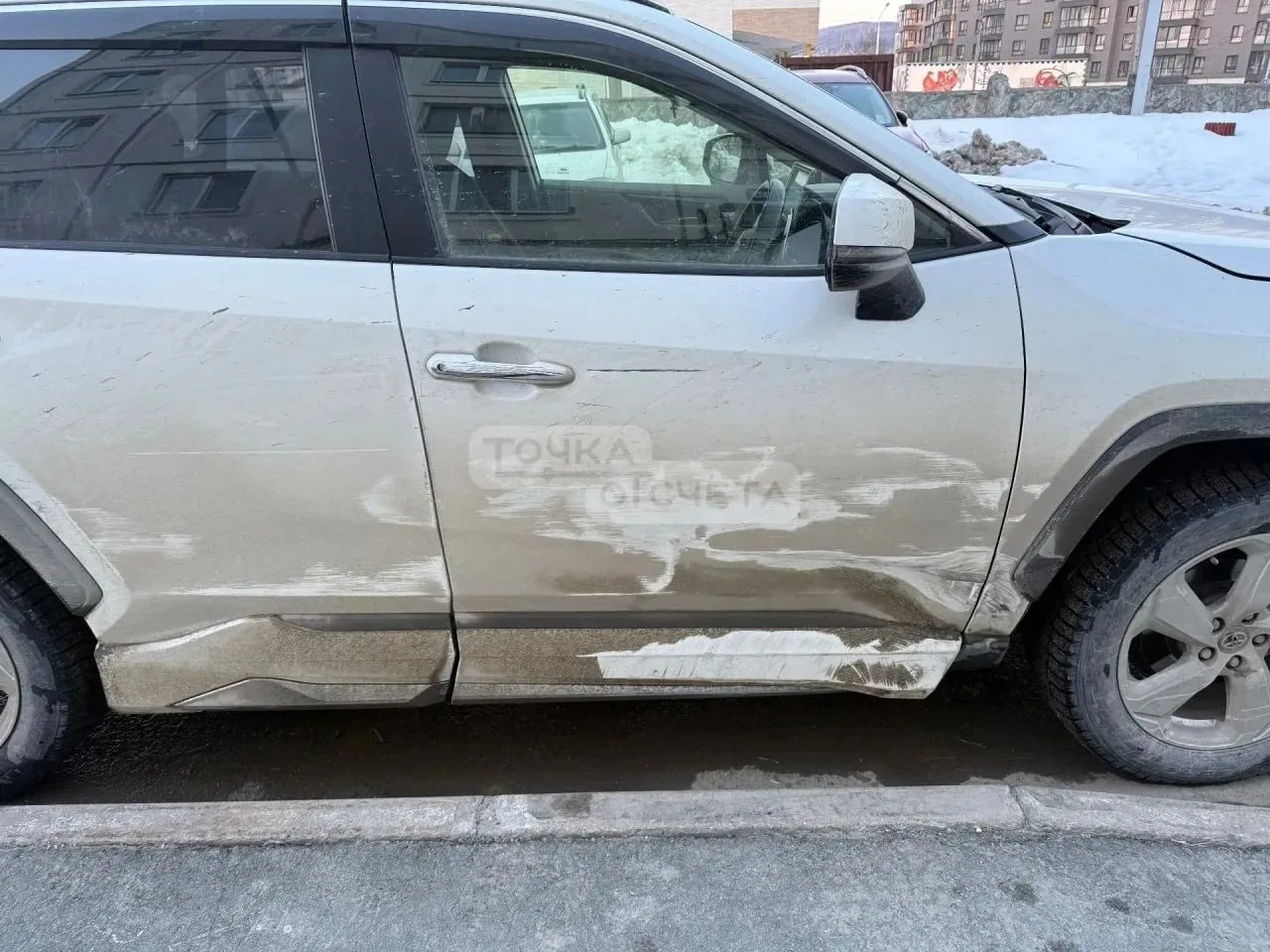 ❗️Неизвестный врезался в Toyota RAV4 в Южно-Сахалинске и уехал  Госавтоинспекция продолжает искать о