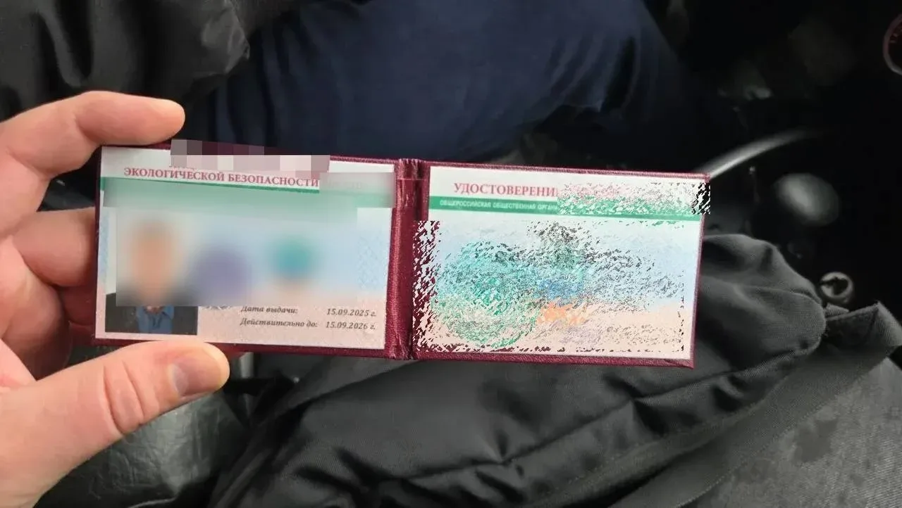 В Южно-Сахалинске поймали двух лже-экологов, которые вымогали деньги с автомоек  Полицейские на Саха