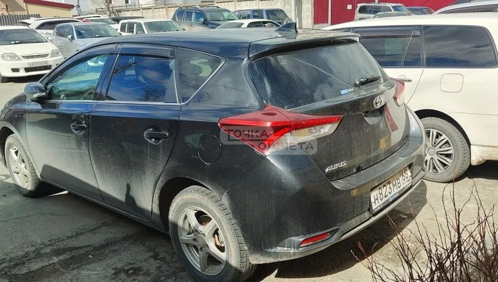 ❗️Стукнул Toyota Auris и уехал: в Южно-Сахалинске разыскивают очевидцев аварии на проспекте Мира  Не