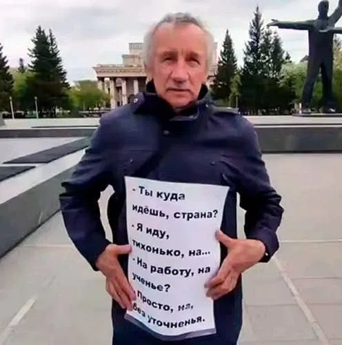 Новосибирский активист вышел на пикет из-за забоя скота в кузбасском «Ваганово»  В Новосибирске акти