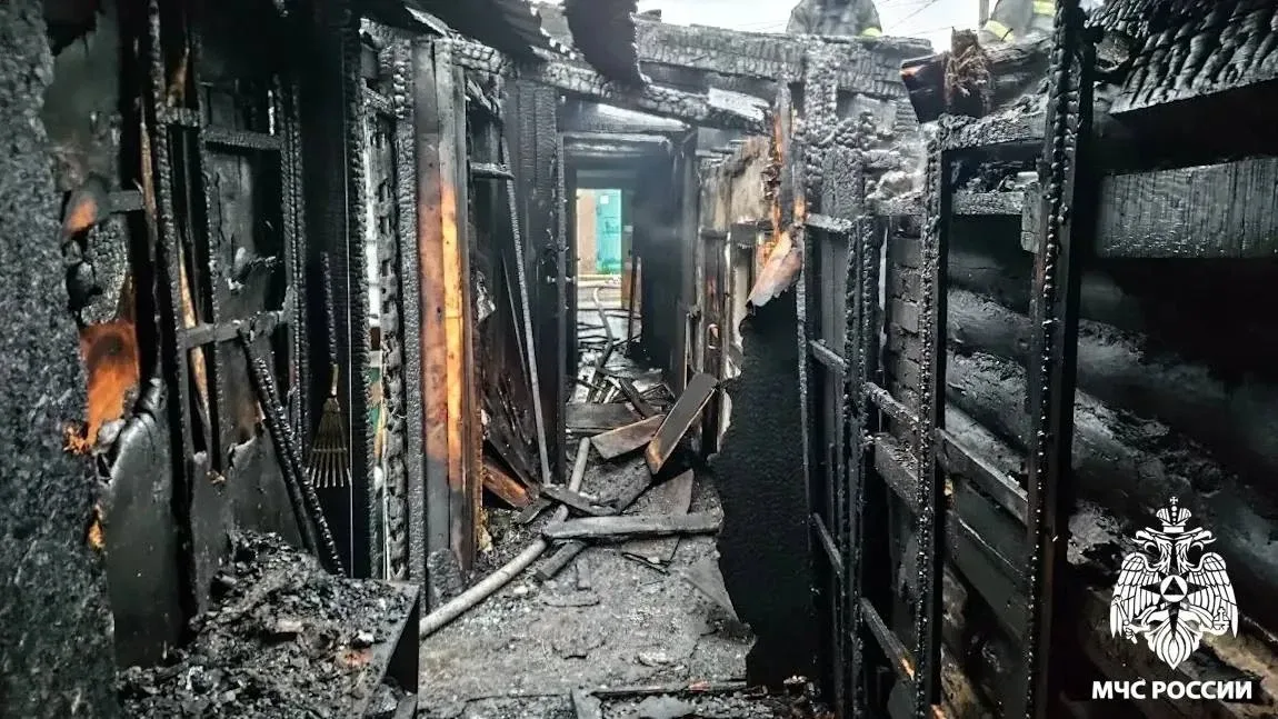 В Юрге из горящего дома спасли 5 человек  В Юрге на улице Чкалова загорелся двухквартирный жилой дом