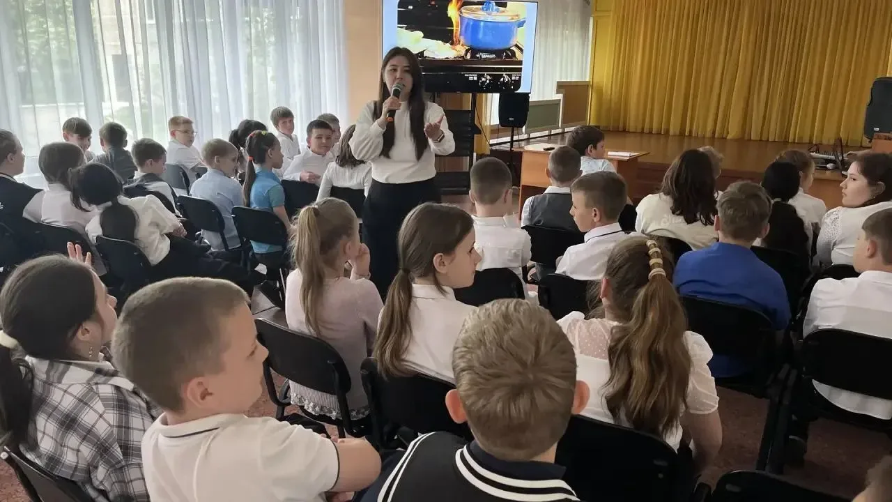 📣Барнаульские школьники продолжают осваивают жизненно важные правила  В Барнауле системно подходят к