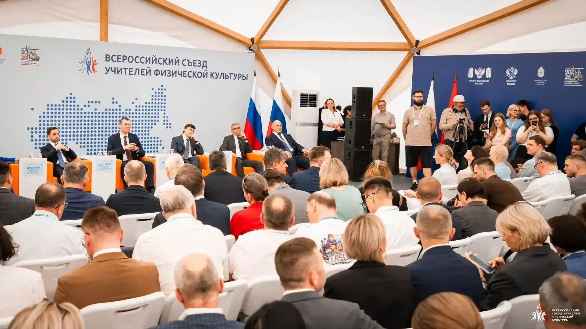 🏀Барнаульского педагога наградили на Всероссийском съезде учителей физической культуры  На этой неде