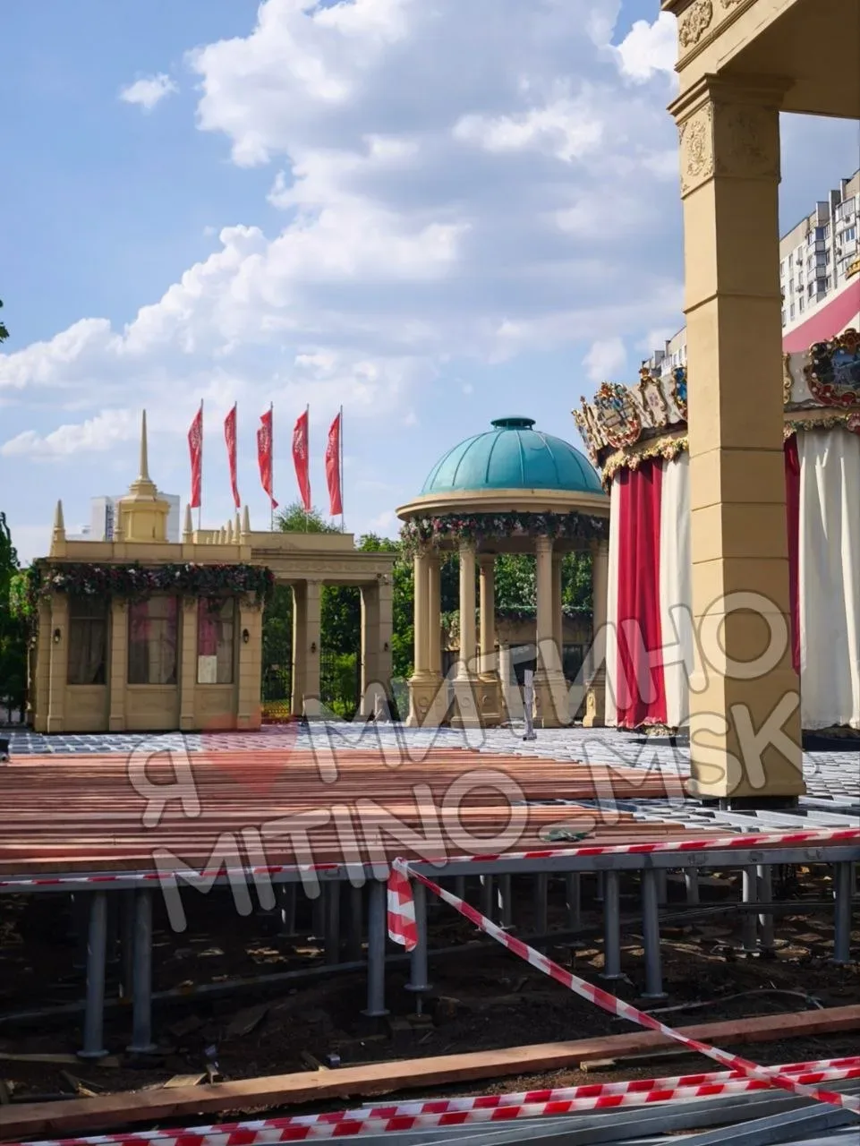 🛠Ремонт фестивальной площадки у метро "Митино"  Завершить работы должны до 1 июня, когда начинается 