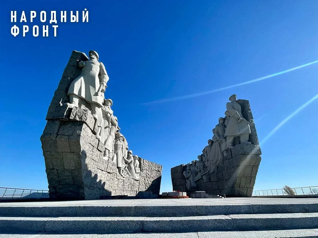 Они покоряли Самбекские высоты. А сегодня сюда приезжают бойцы и волонтёры, чтобы почтить память вои