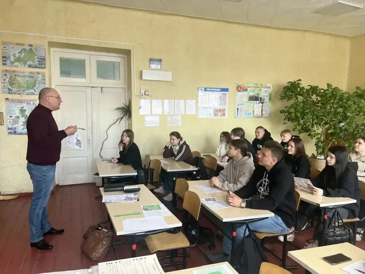 В образовательных учреждениях Старобельского муниципального округа продолжаются мероприятия, направл