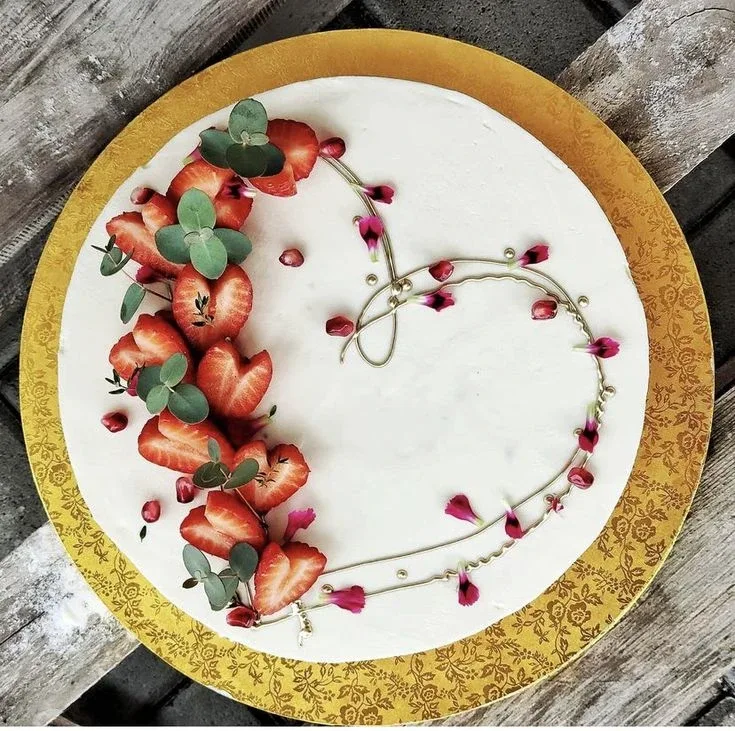 Варианты оформления торта в летней тематике 🌞🍒🫐🍓🍰