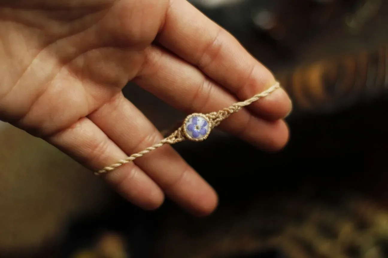 Покажу вам красивого и лаконичного: случайные браслеты с незабудками😍  Я заливала этих крошек для то