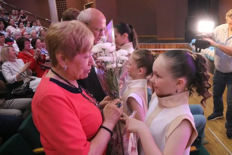 🎉 Дворец творчества детей и молодёжи в Озёрске отметил своё 70-летие!  19 мая на юбилейный вечер соб
