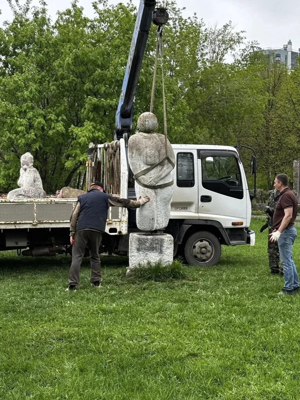 🤩 Скульптуры от бывшего Дворца пионеров в Ижевске отреставрируют и перенесут в парк ЖК «Знак»  Фигур
