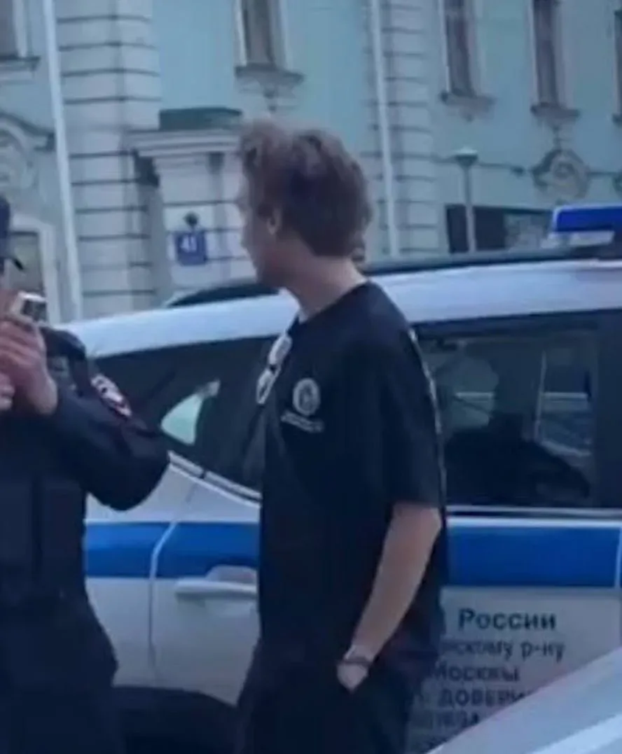 ‼️ Infiniti влетела в остановку с людьми на Проспекте Мира. Пострадали минимум трое человек.  Двое в