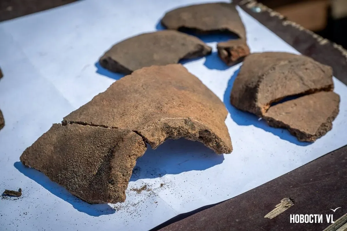 Под боком у владивостокских высоток откопали древнее поселение — 4500 лет.  На Патрокле, прямо у стр