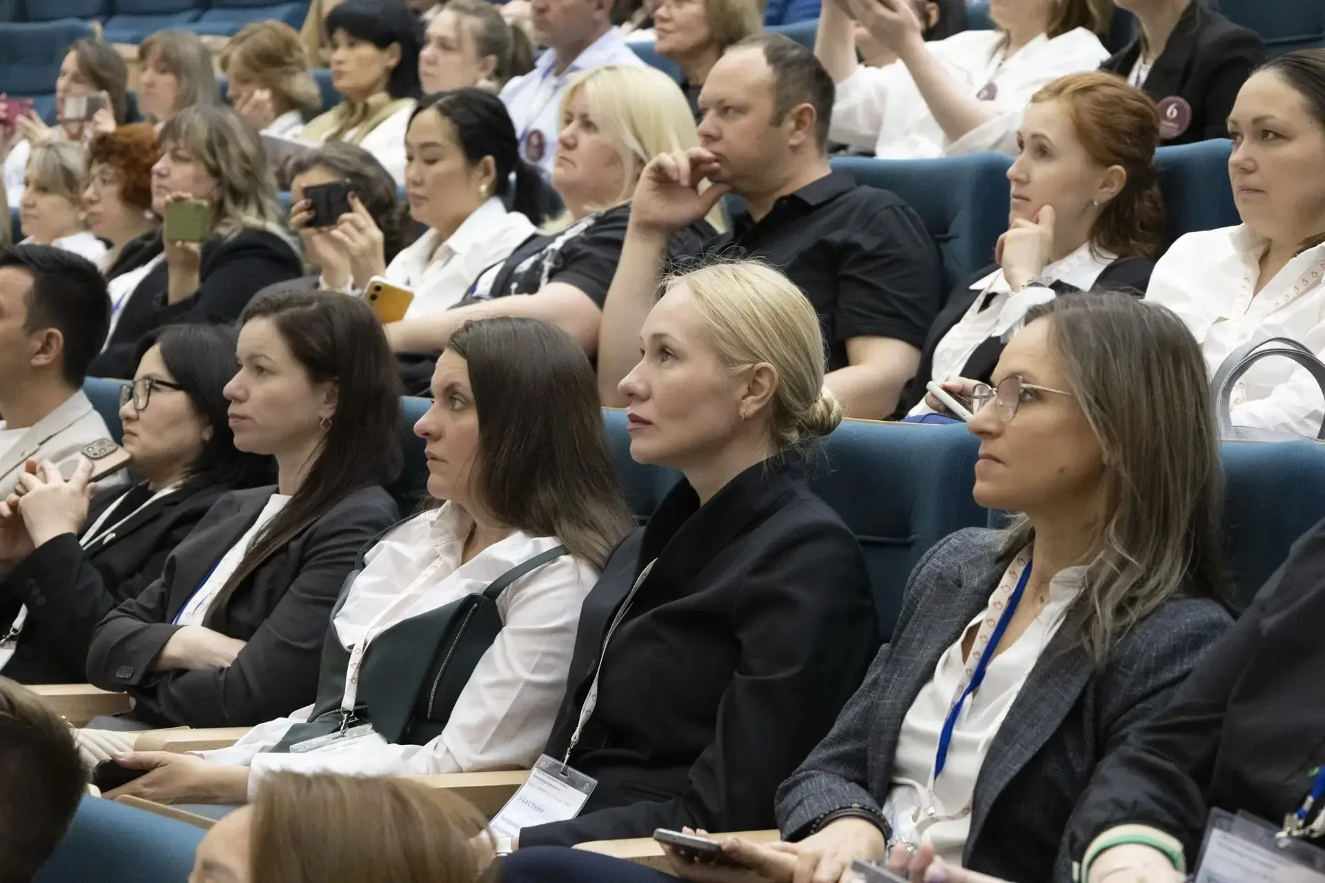 ⚕️ В Центре Алмазова прошла экспертная сессия «Мосты к здоровью нации: человекоцентричность»   🗓️ В 