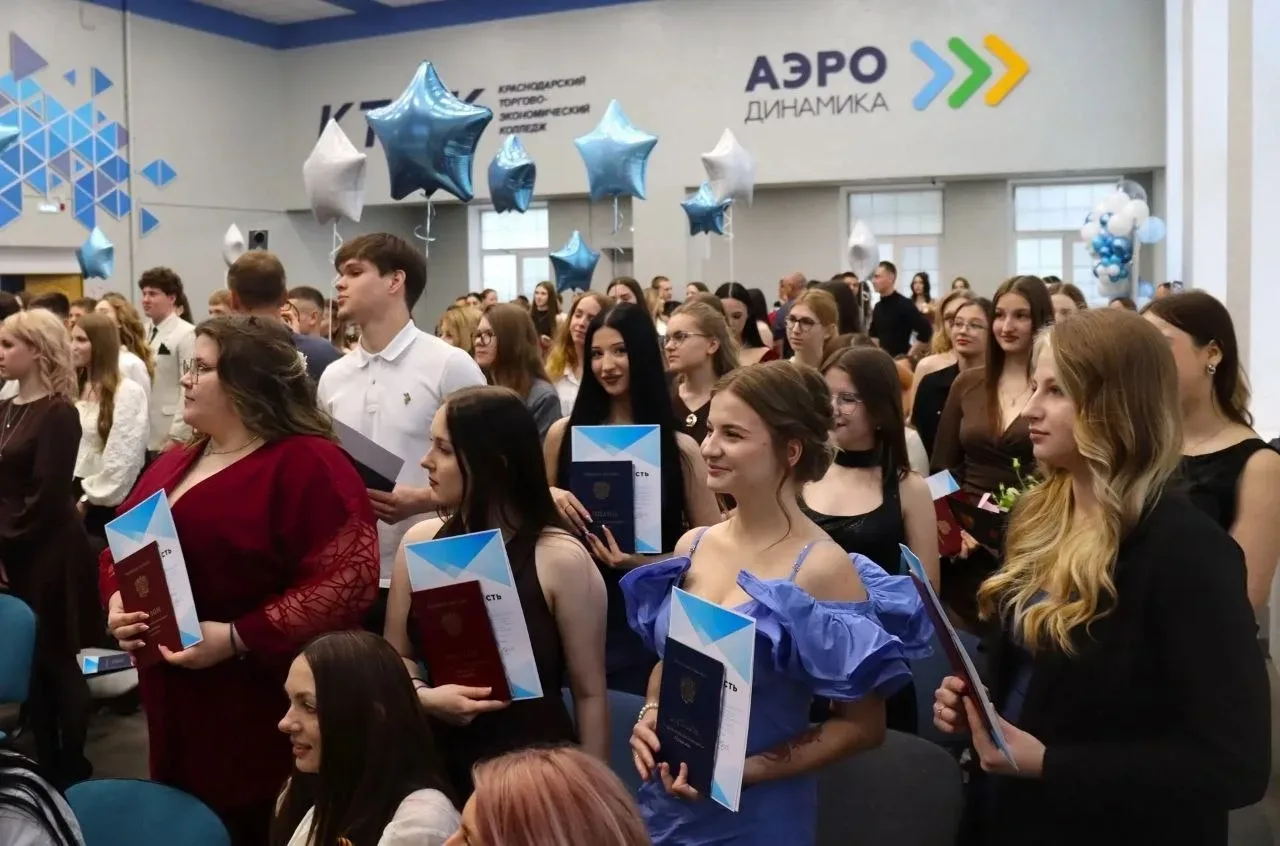 200 молодых специалистов получила «Аэродинамика» ✈️  7 профильных кубанских колледжей вручили выпуск